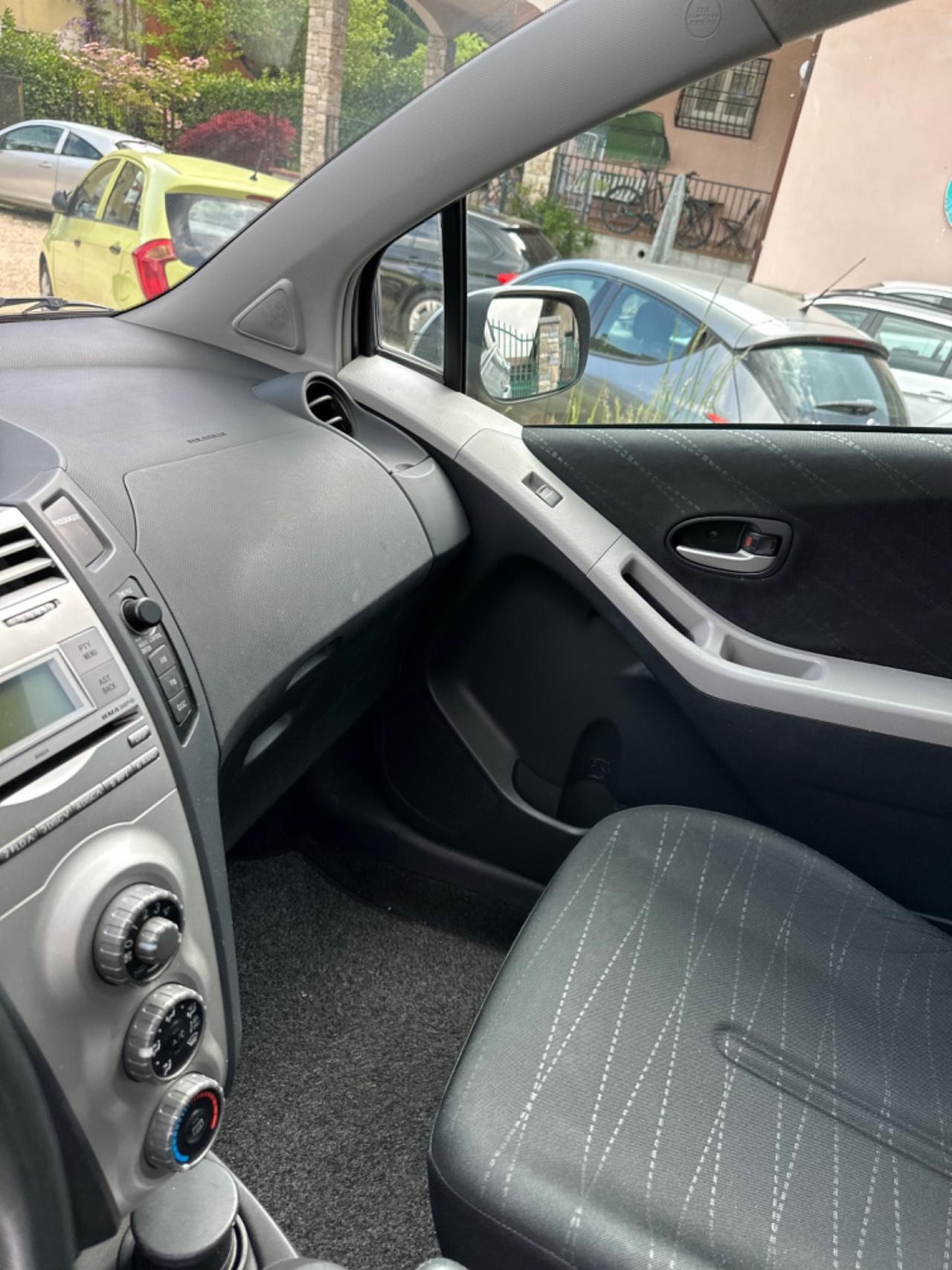 Toyota Yaris 1.3 5P AUTOMATICA SOL NEOPAT KMCERT GARANZ