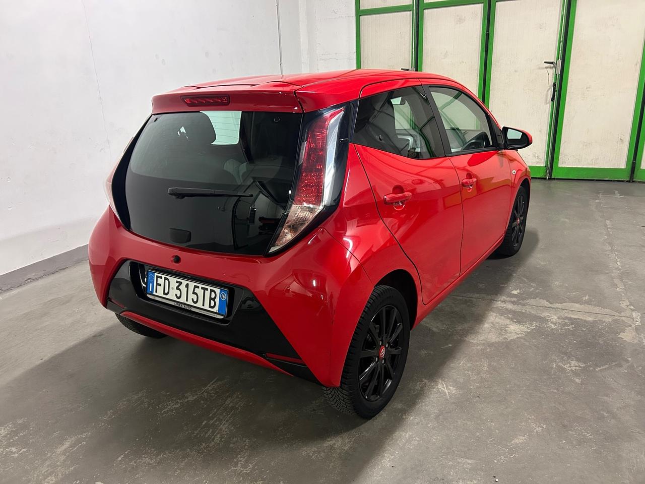 Toyota Aygo 1.0 VVT-i 69 CV 5 porte x-clusiv MMT