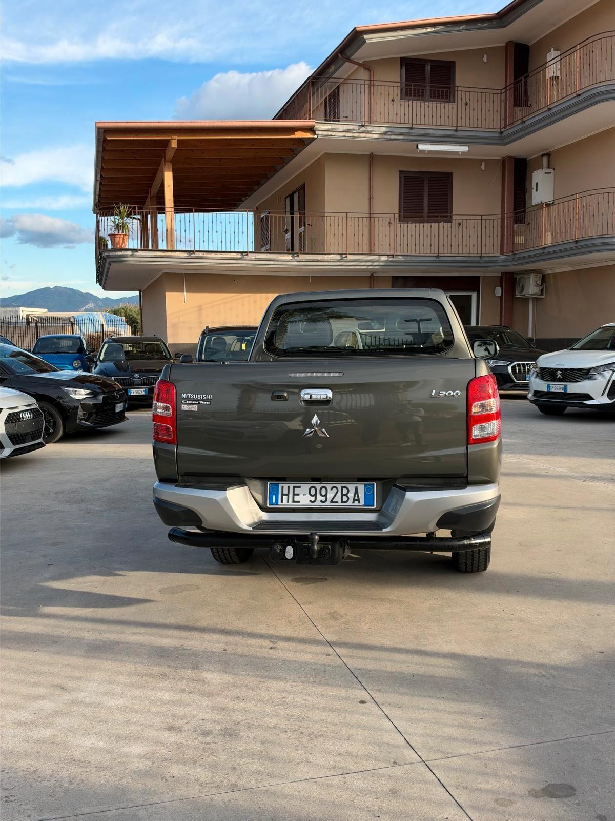 Mitsubishi L200 2.4 DI-D/181CV Double Cab Intense Hp Mivec SDA