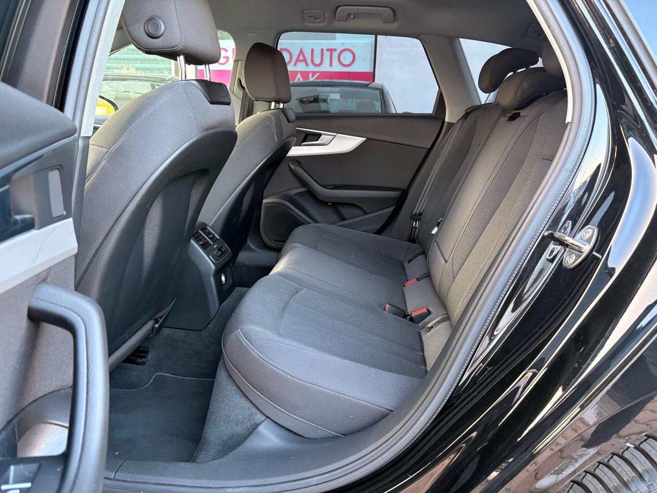 Audi A4 Avant 40 TDI S tronic line edition