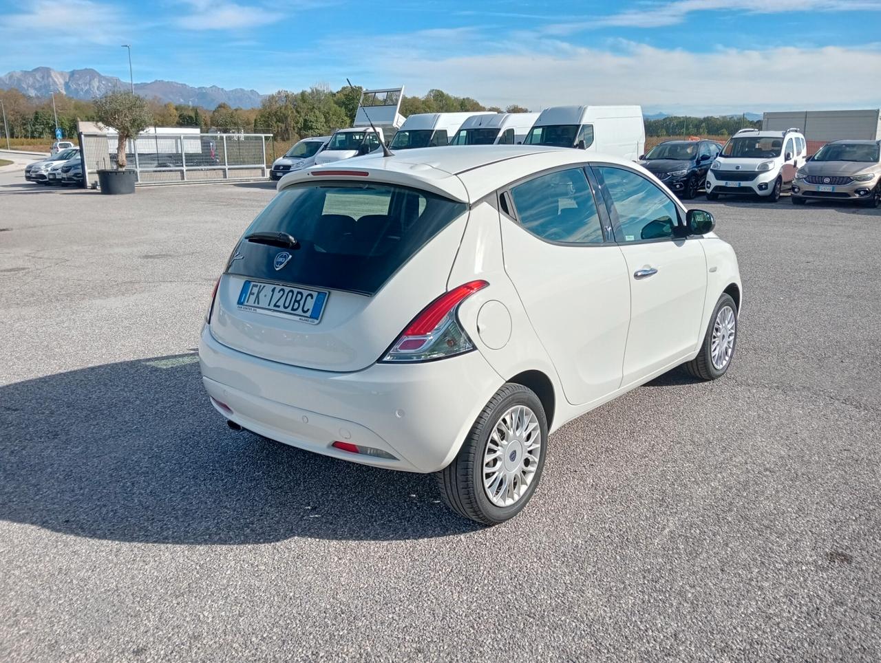 Lancia Ypsilon 1.2 69 CV 5 porte Gold 5 posti