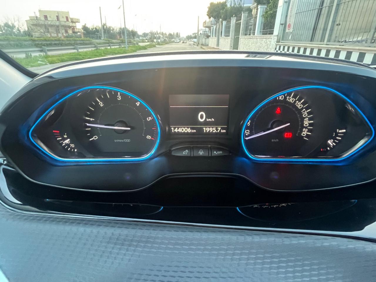 Peugeot 2008 BlueHDi Allure Unipro 2016