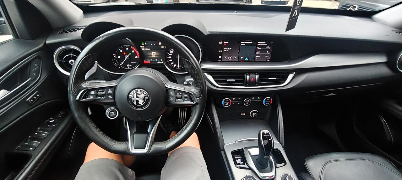 Alfa Romeo Stelvio Q4 Veloce total black