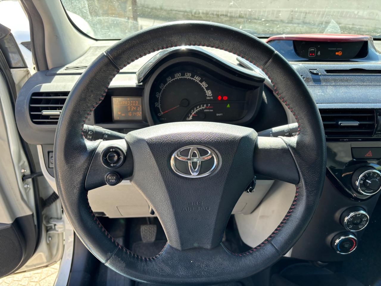 Toyota iQ 1.0 CVT Lounge