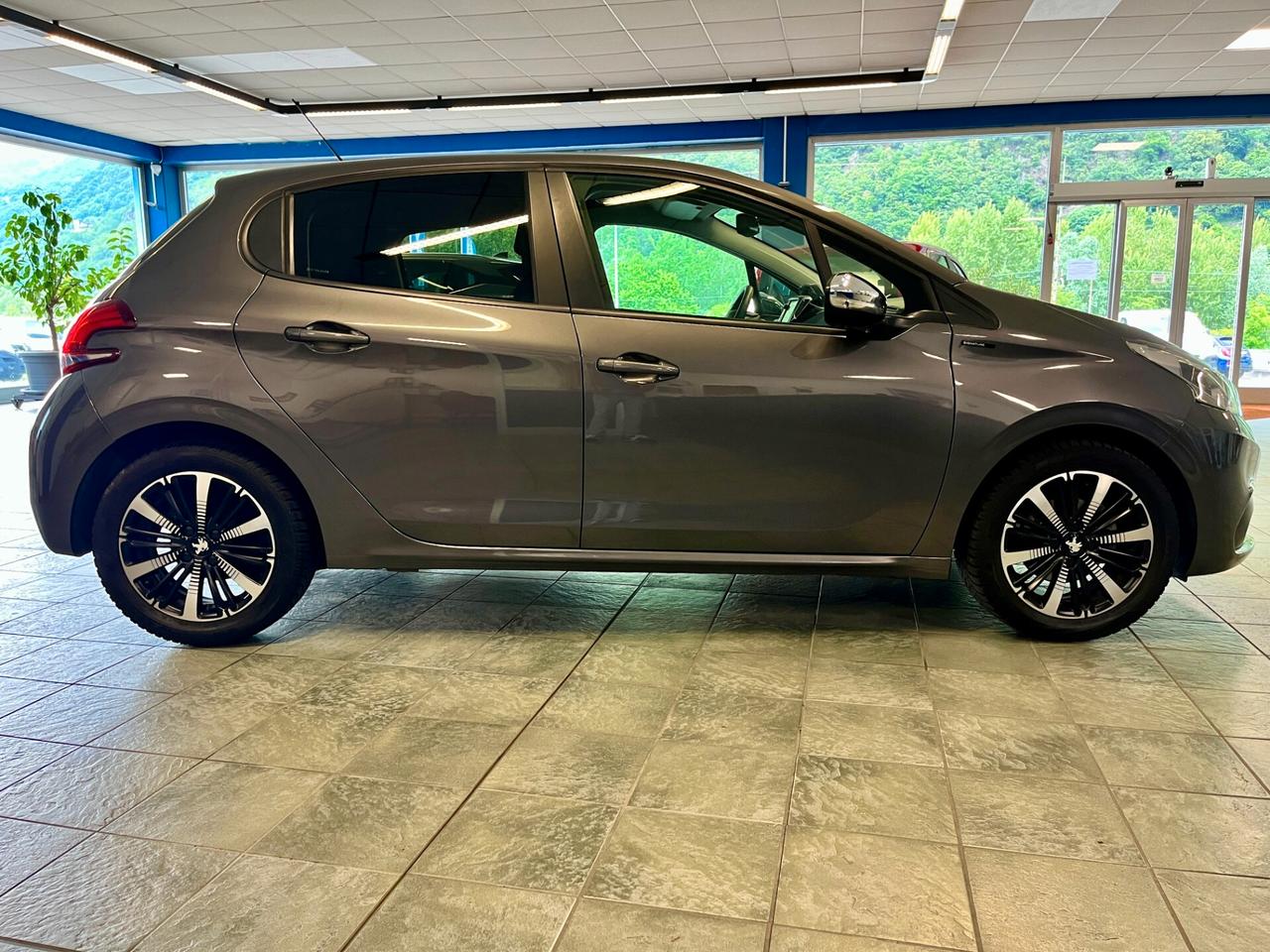 Peugeot 208 PureTech 82 Stop&Start 5 porte Signature