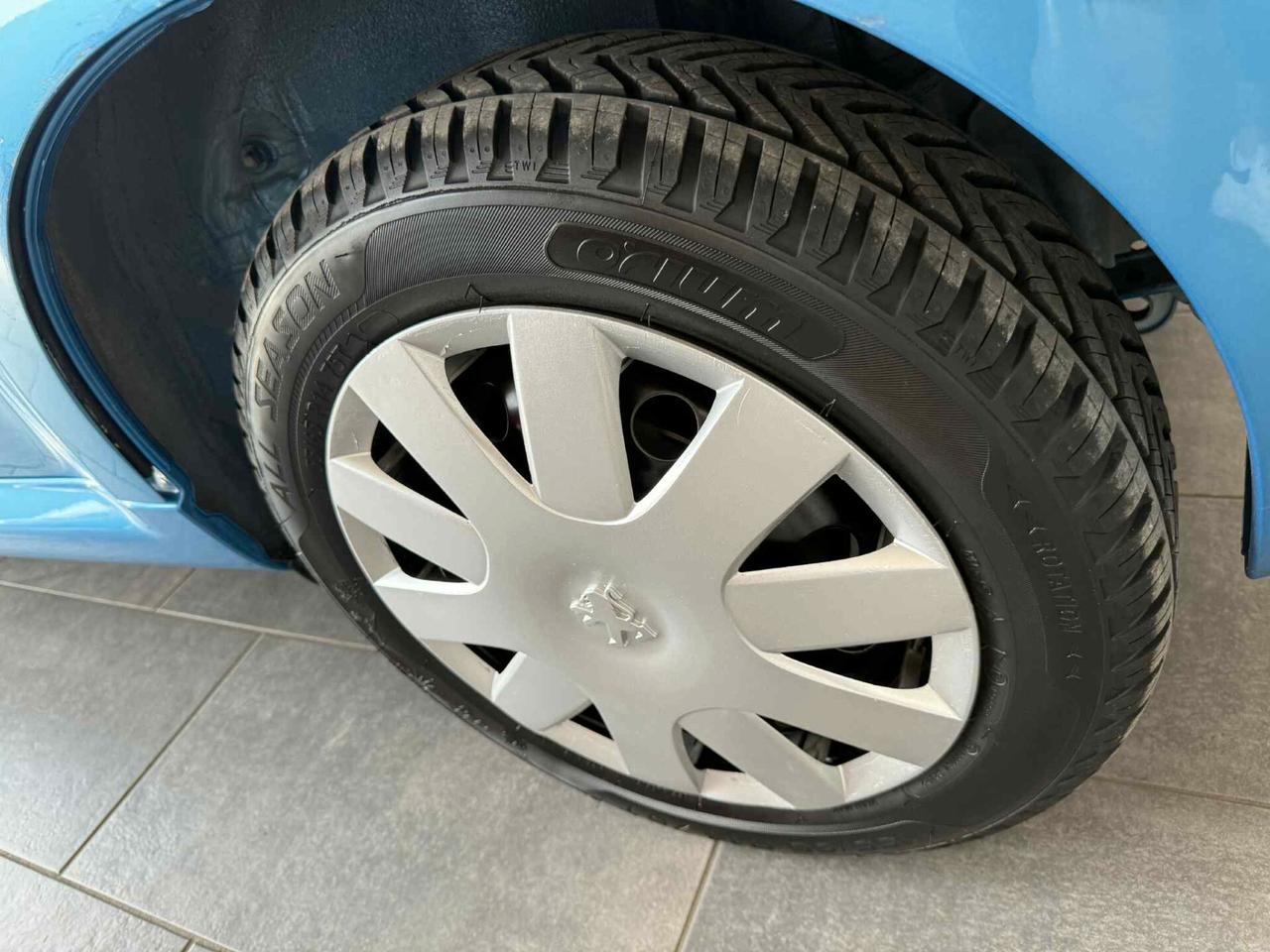 Peugeot 107 1.0 5 porte 68CV NEOPATENTATI