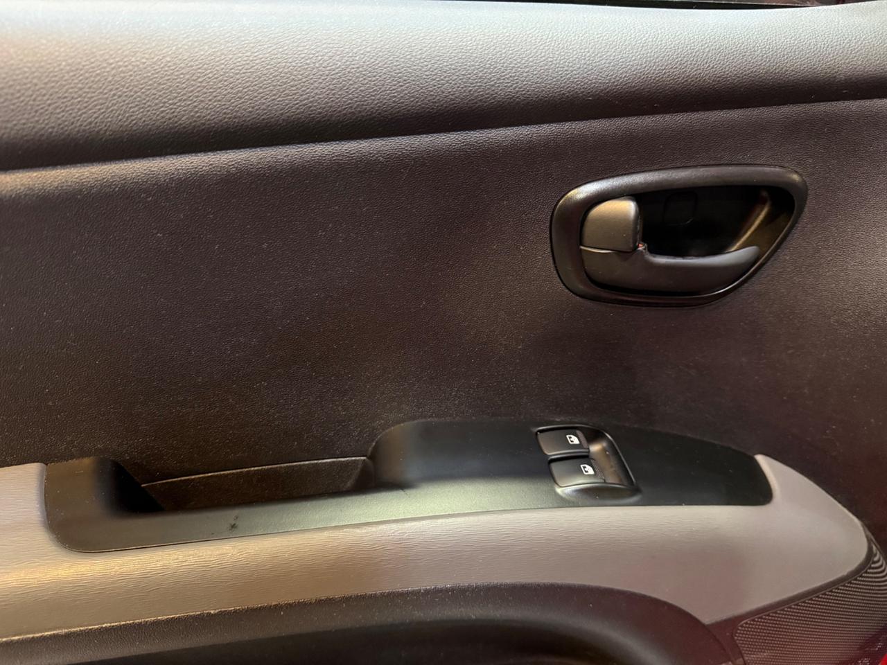 Hyundai i10 1.1 49.000 KM IMPECCABILE !