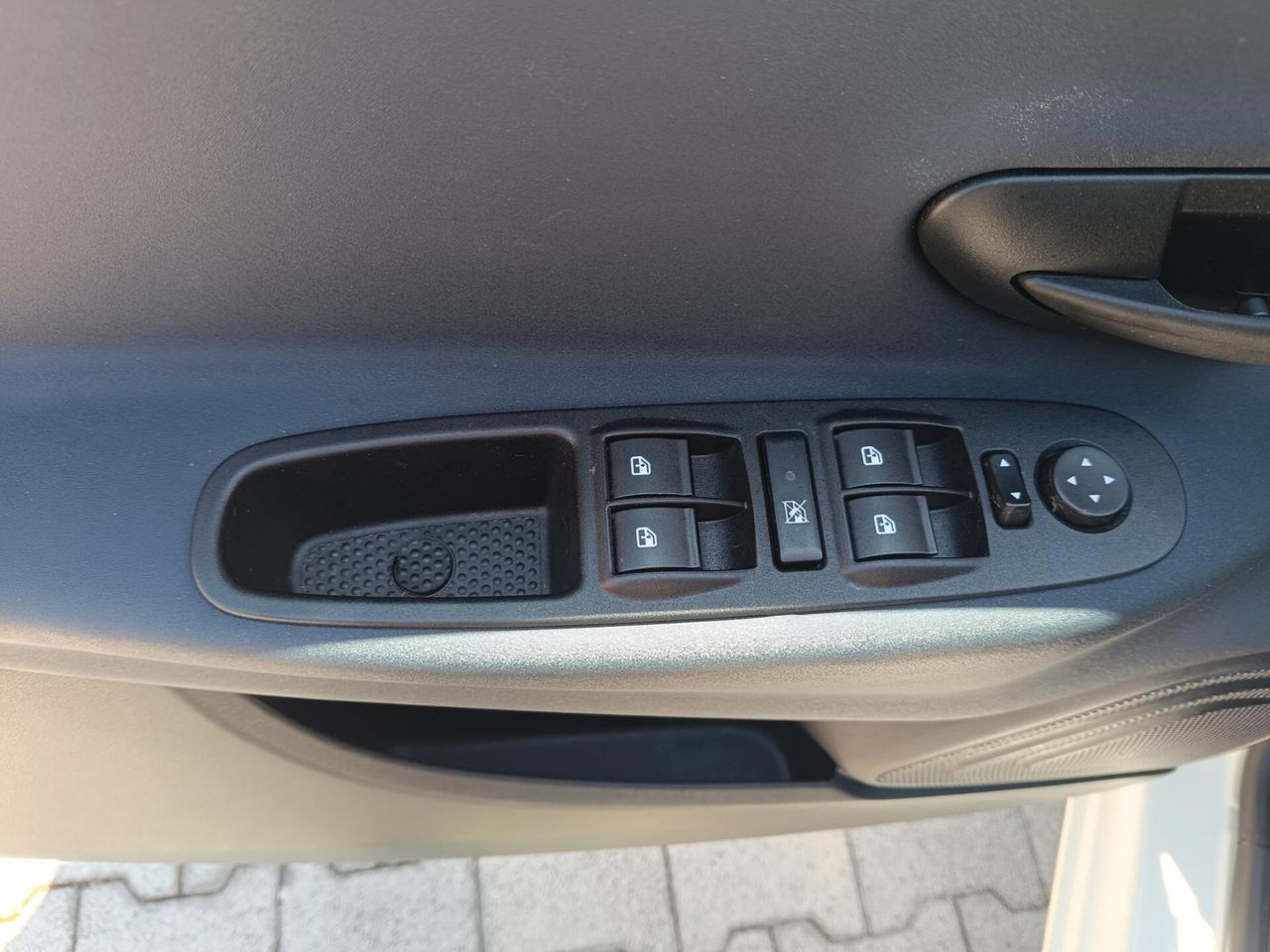 Lancia Ypsilon 1.0 FireFly 5 porte S&S Hybrid Gold