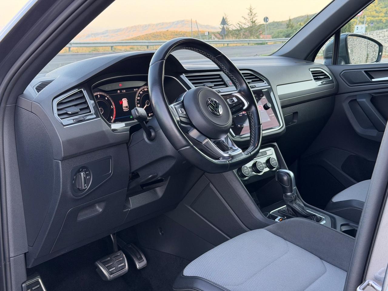 Volkswagen Tiguan 2.0 TDI 150cv DSG 4MOTION R-Line