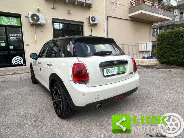 MINI Cooper D .