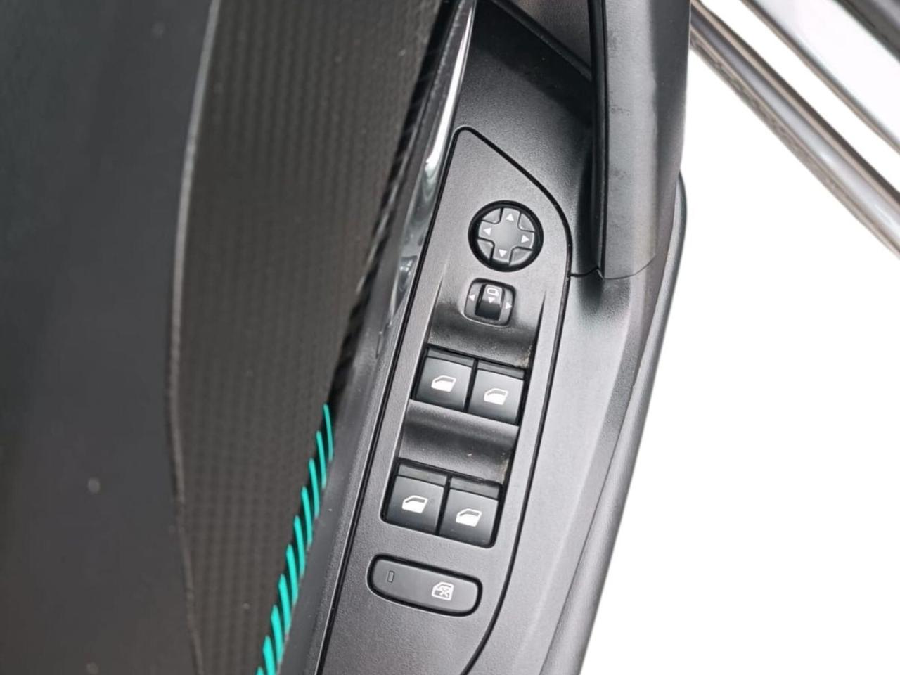 Peugeot 2008 BlueHDi 130 S&S EAT8 Allure Pack