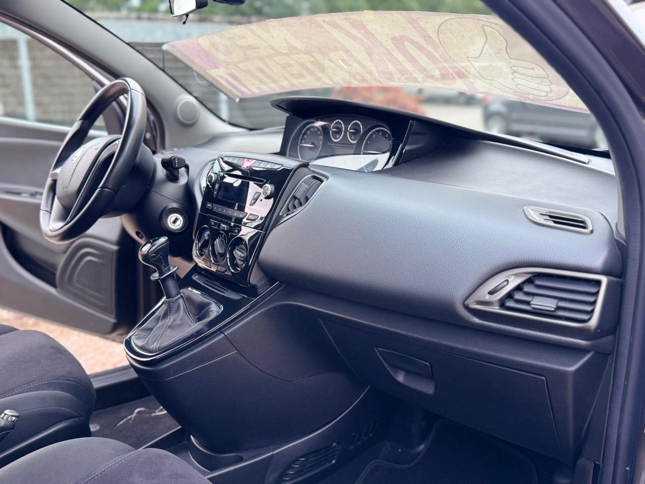 Lancia Ypsilon 1.2 Benzina 69cv Platinum - 2012