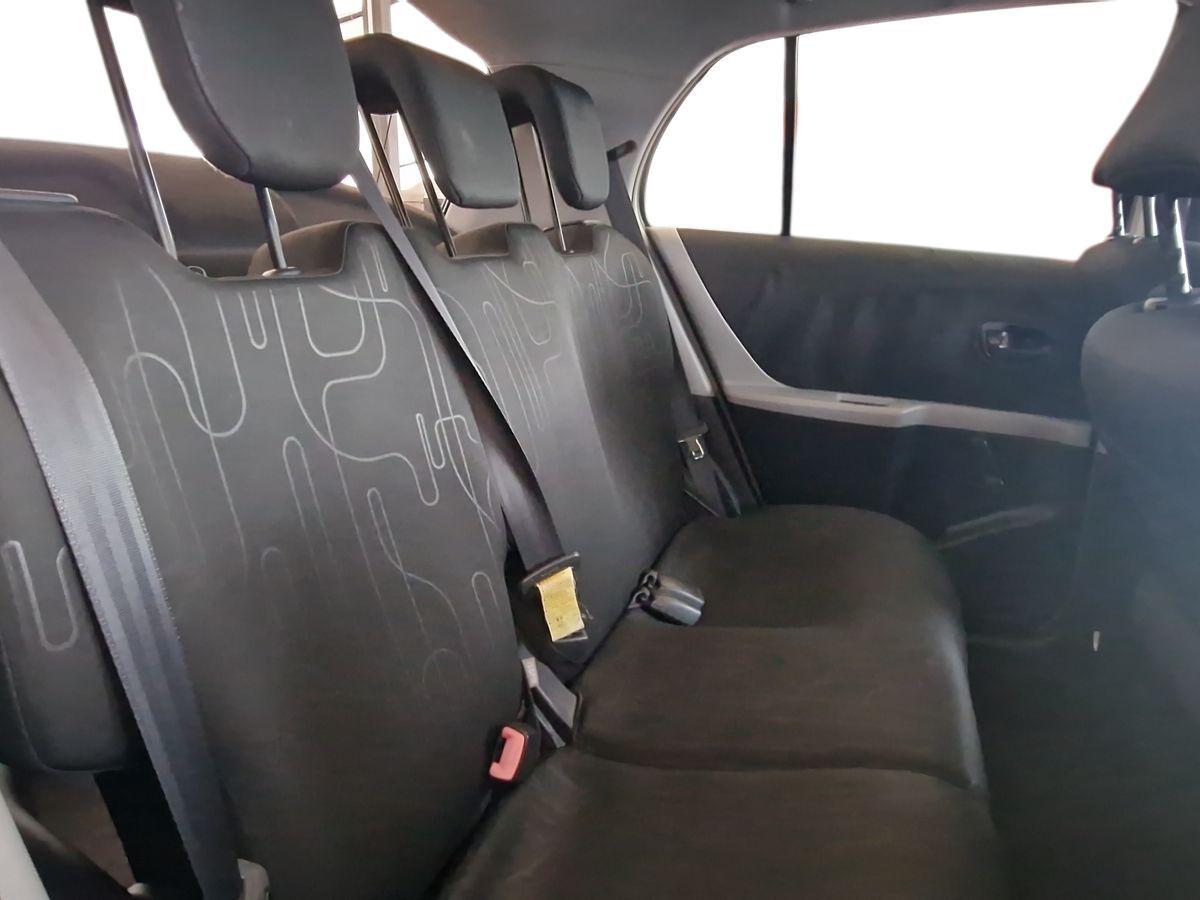 TOYOTA YARIS 1.0 NOW