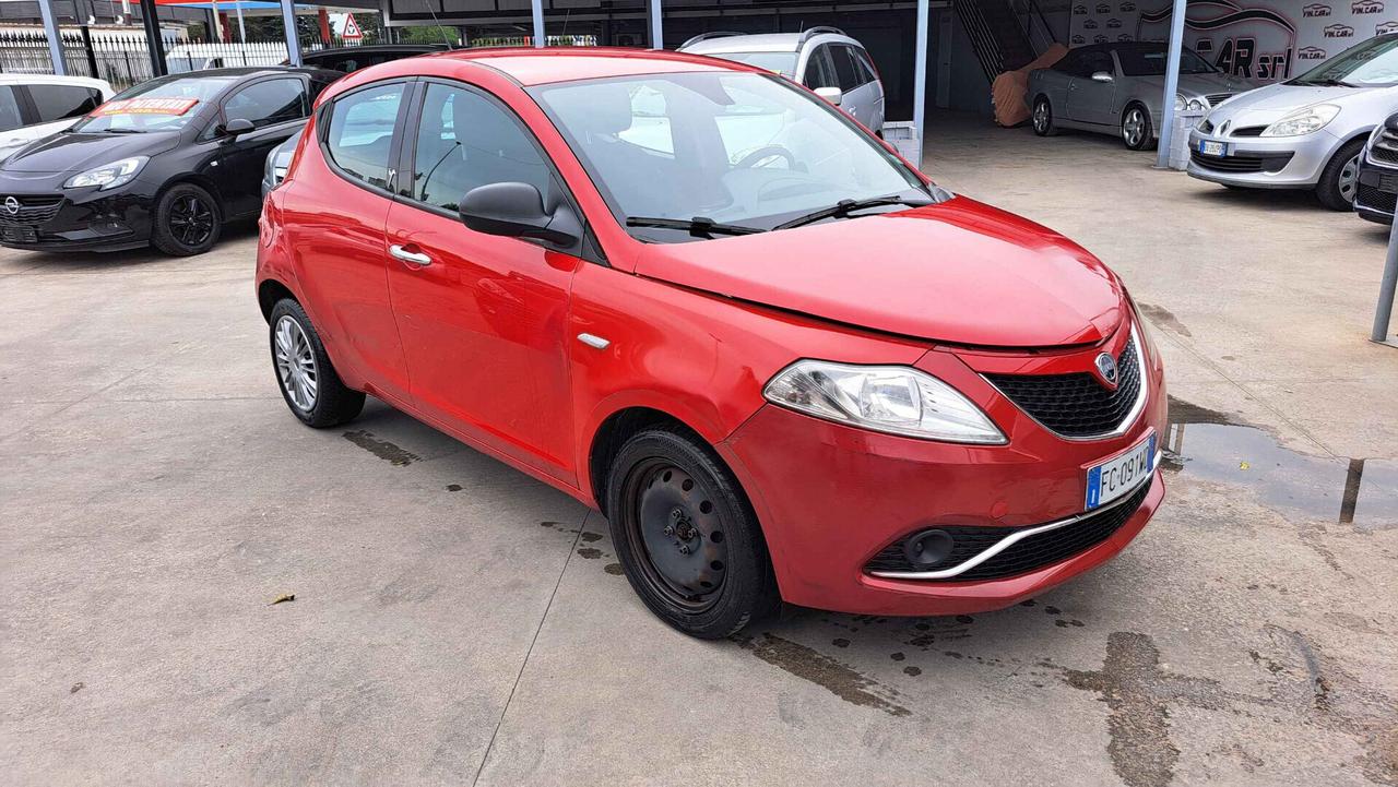 Lancia Ypsilon 1.3 MJT 16V 95 CV S&S Silver