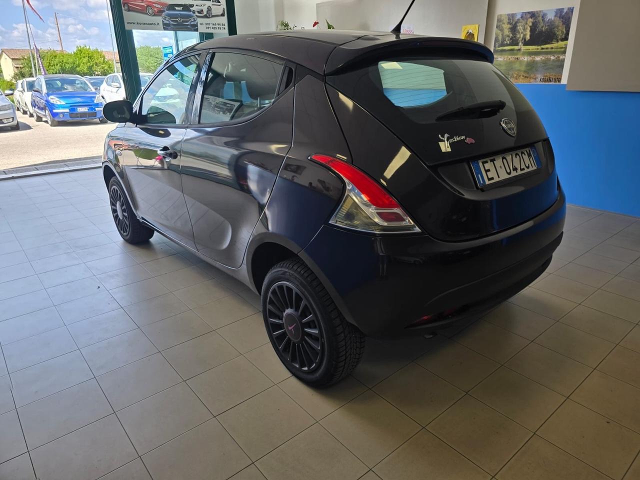 Lancia Ypsilon 0.9 TwinAir 85 CV 5 porte Metano Ecochic Gold