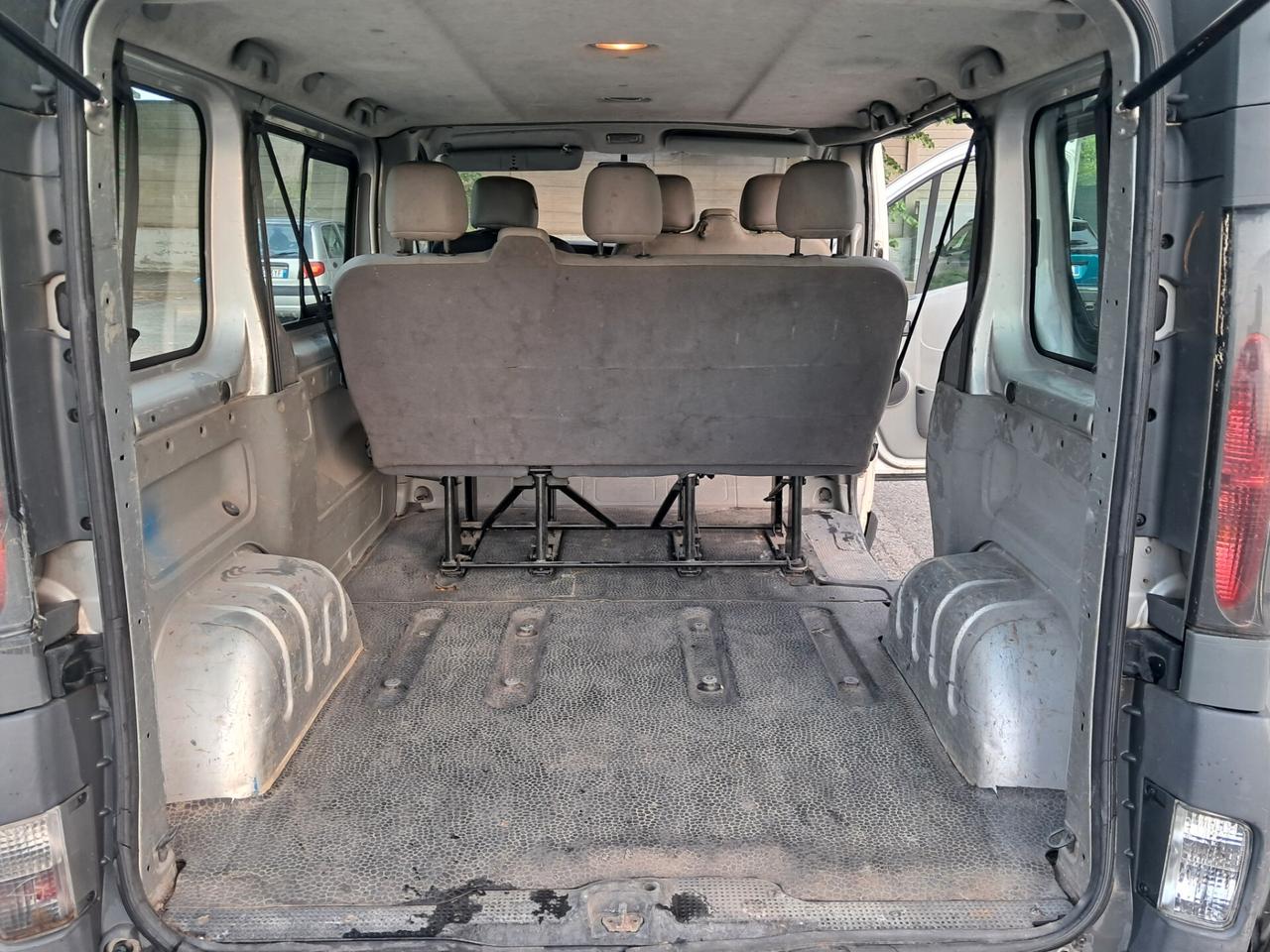 VIVARO 6 POSTI AUTOCARRO