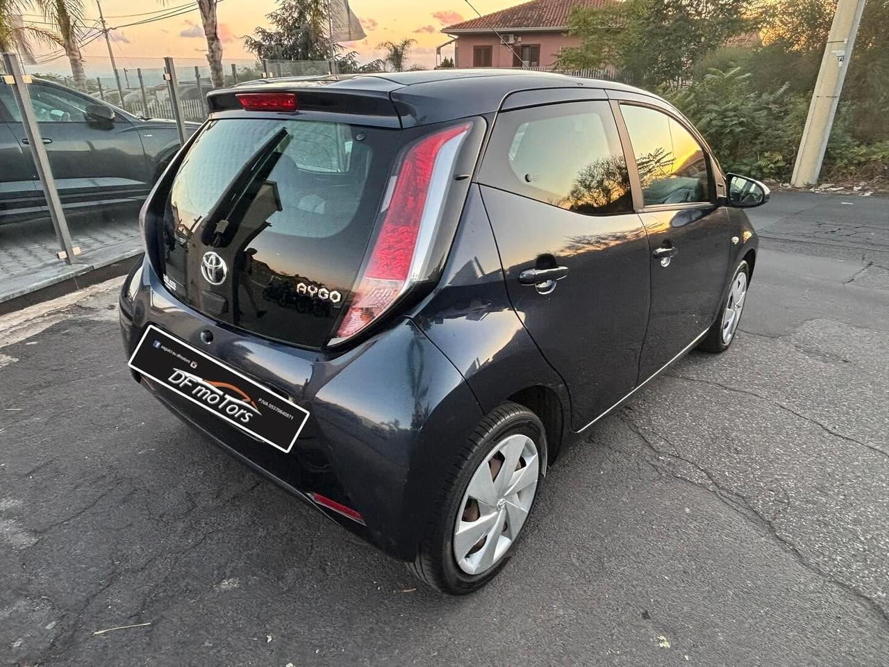 Toyota Aygo 1.0 VVT-i 69 CV 5 porte x-clusiv
