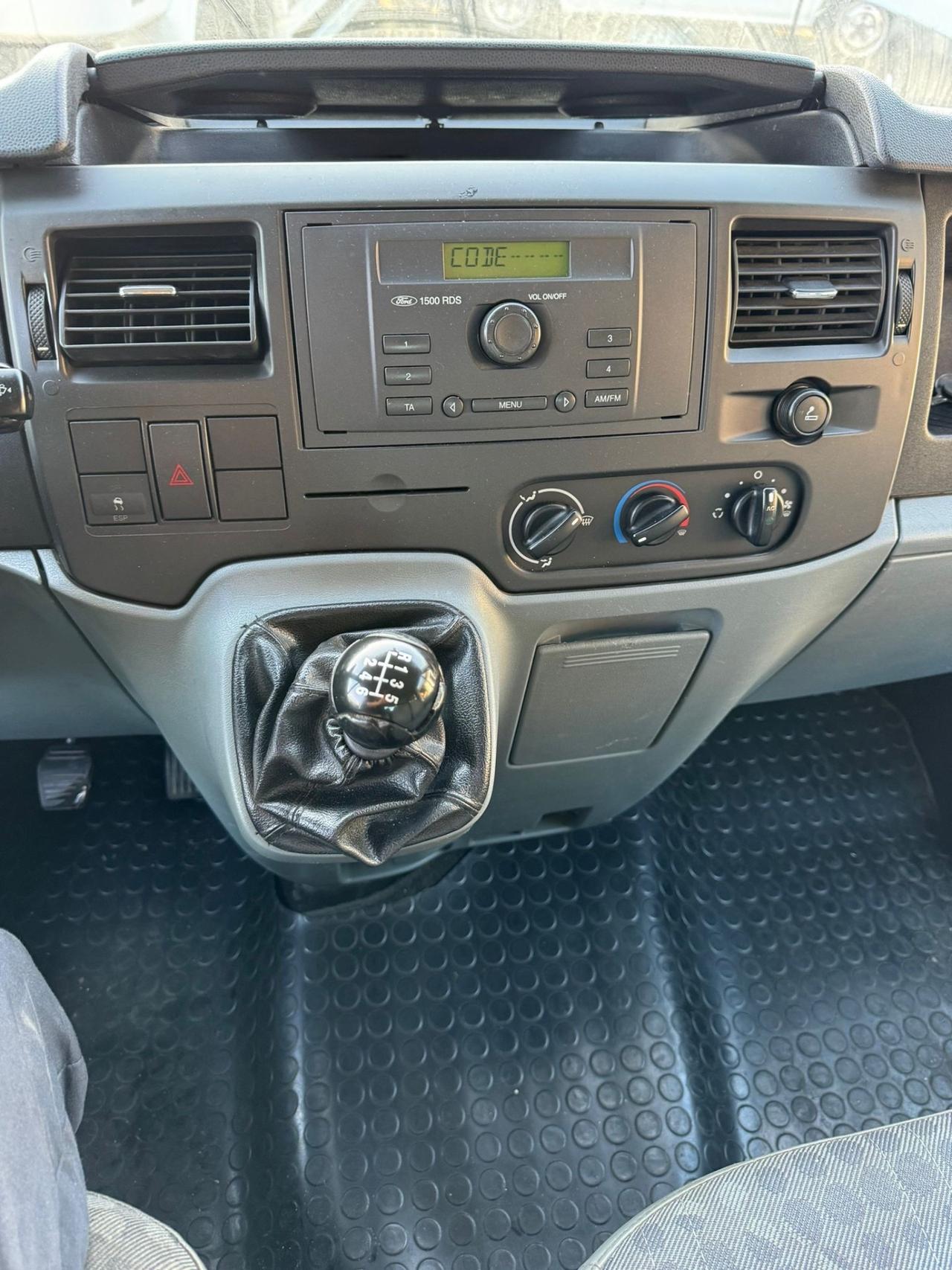 Ford Transit 7 posti (la testata da rifare)