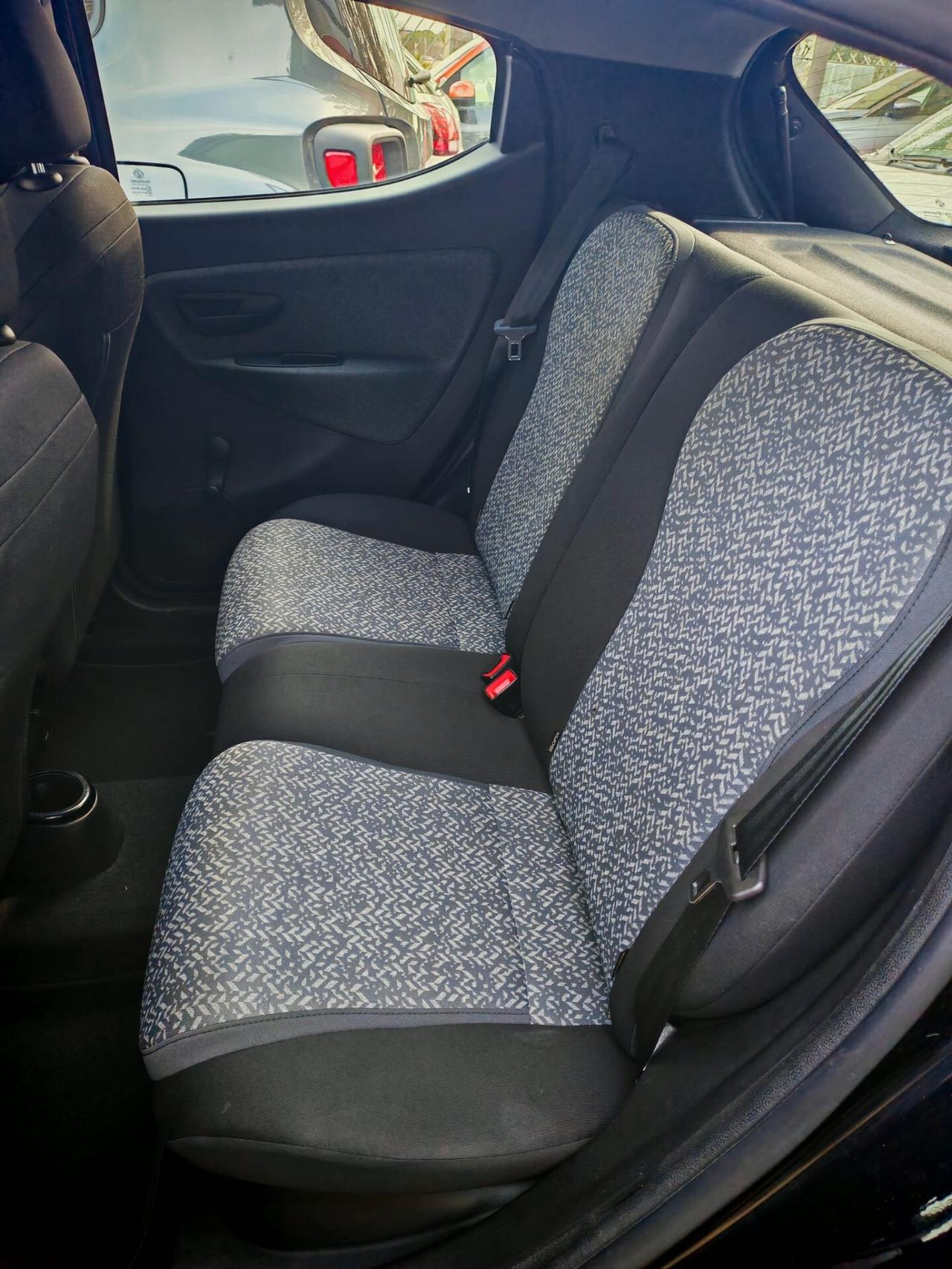 Lancia Ypsilon 1.0 FireFly 5 porte S&S Hybrid Ecochic Silver