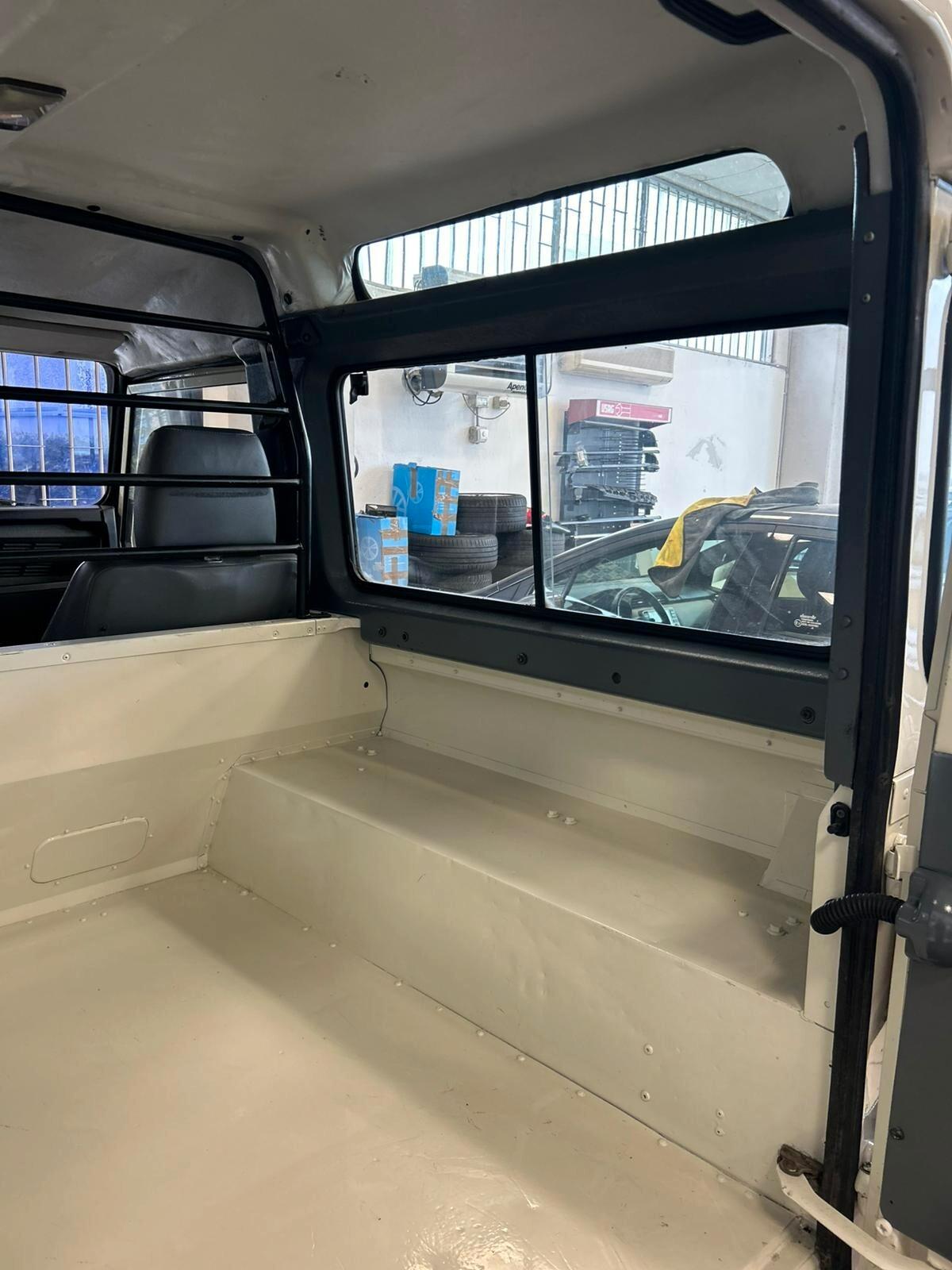 Land Rover Defender 90 2.5 Td5