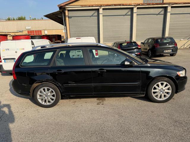 VOLVO V50 D2 R-design senza nessun lavoro da fare