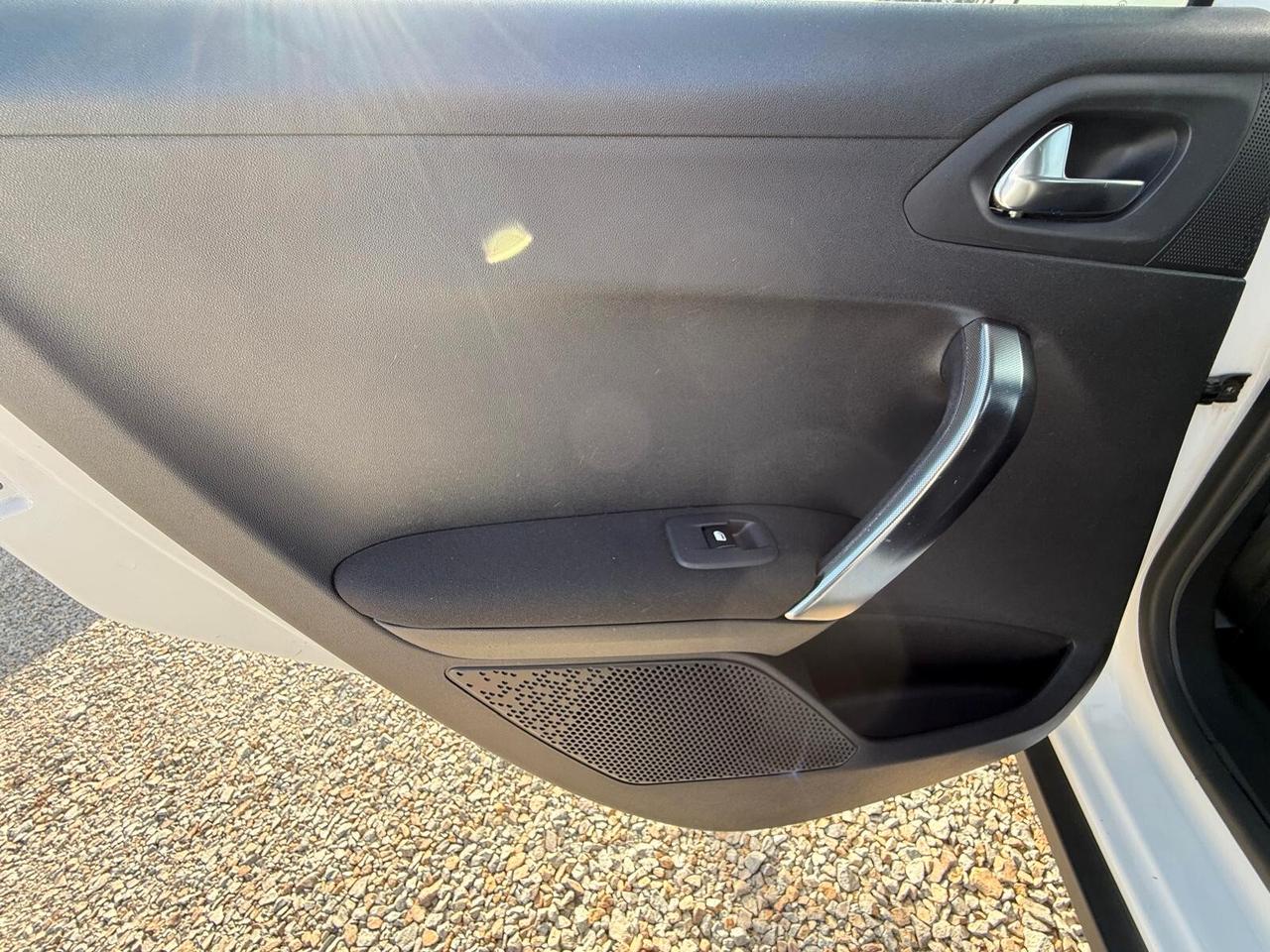 Peugeot 2008 1.6 e-HDi 92 CV Stop&Start Urban Cross