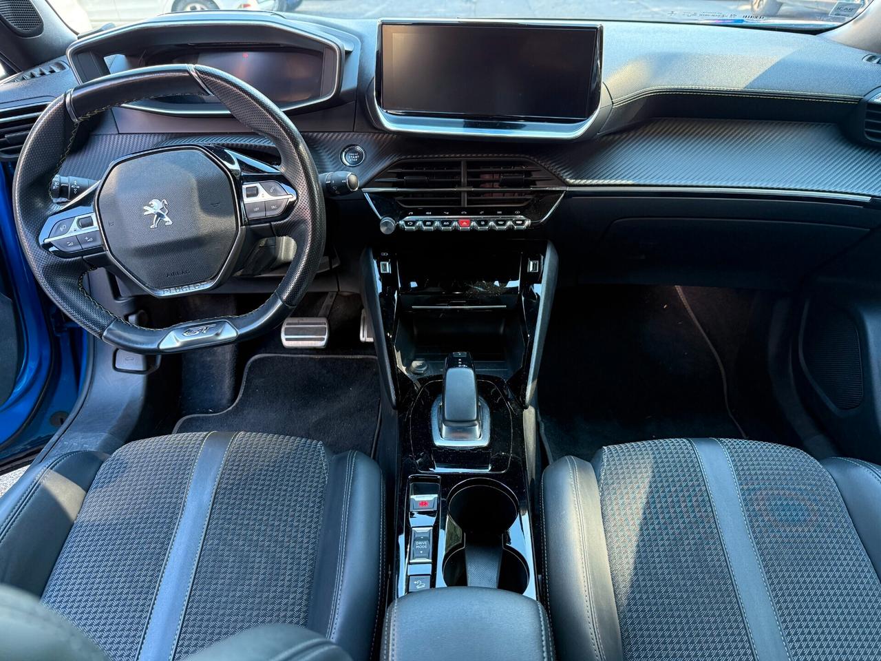 Peugeot 2008 motore elettrico 136 CV GT