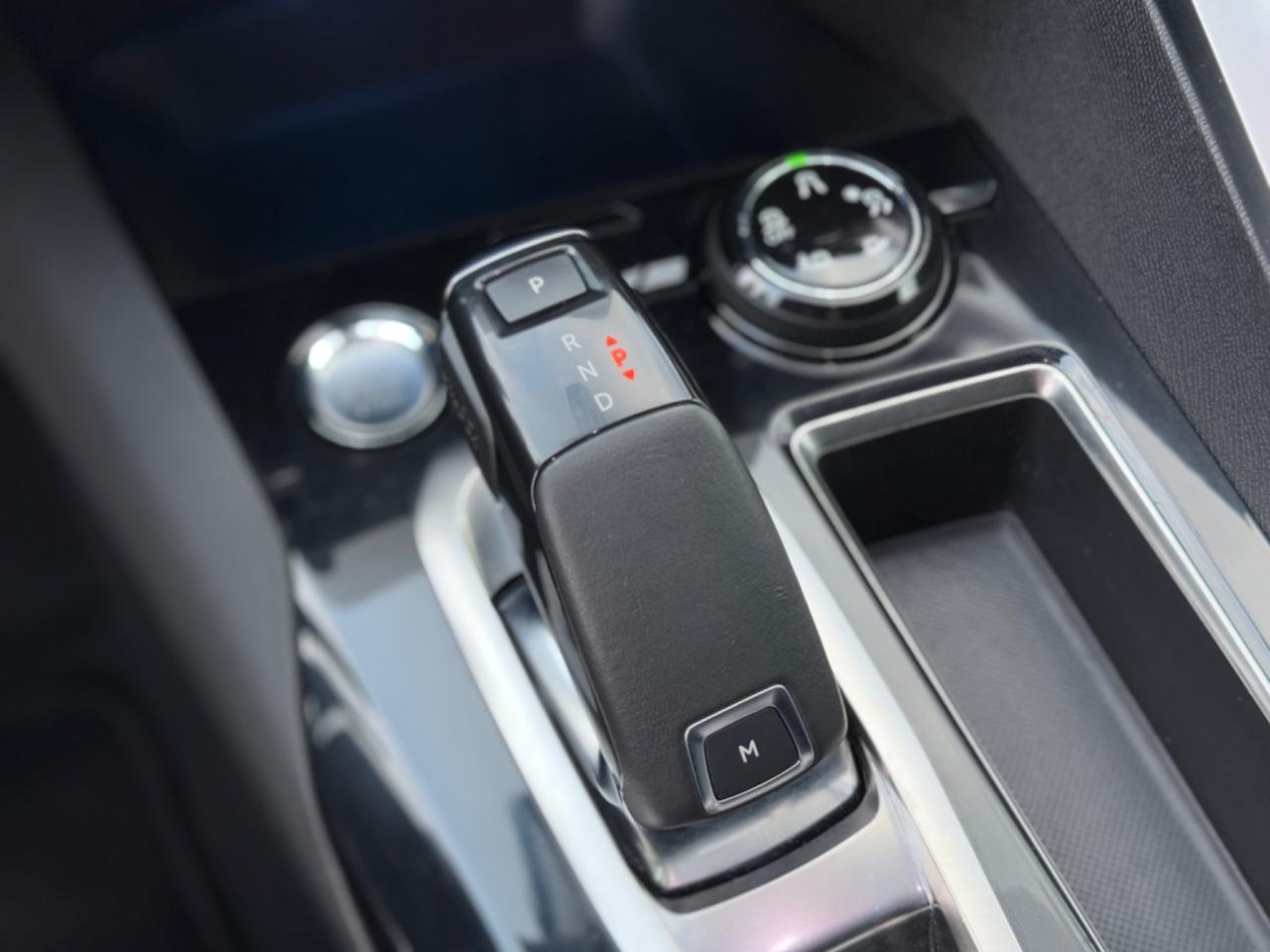 Peugeot 3008 1.5 Allure NAVI, RETROCAMERA, EURO 6!