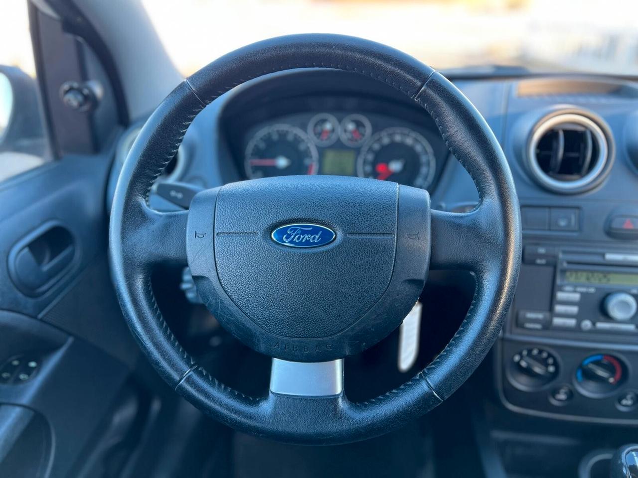 Ford Fiesta 1.2 16V 5p. Ghia