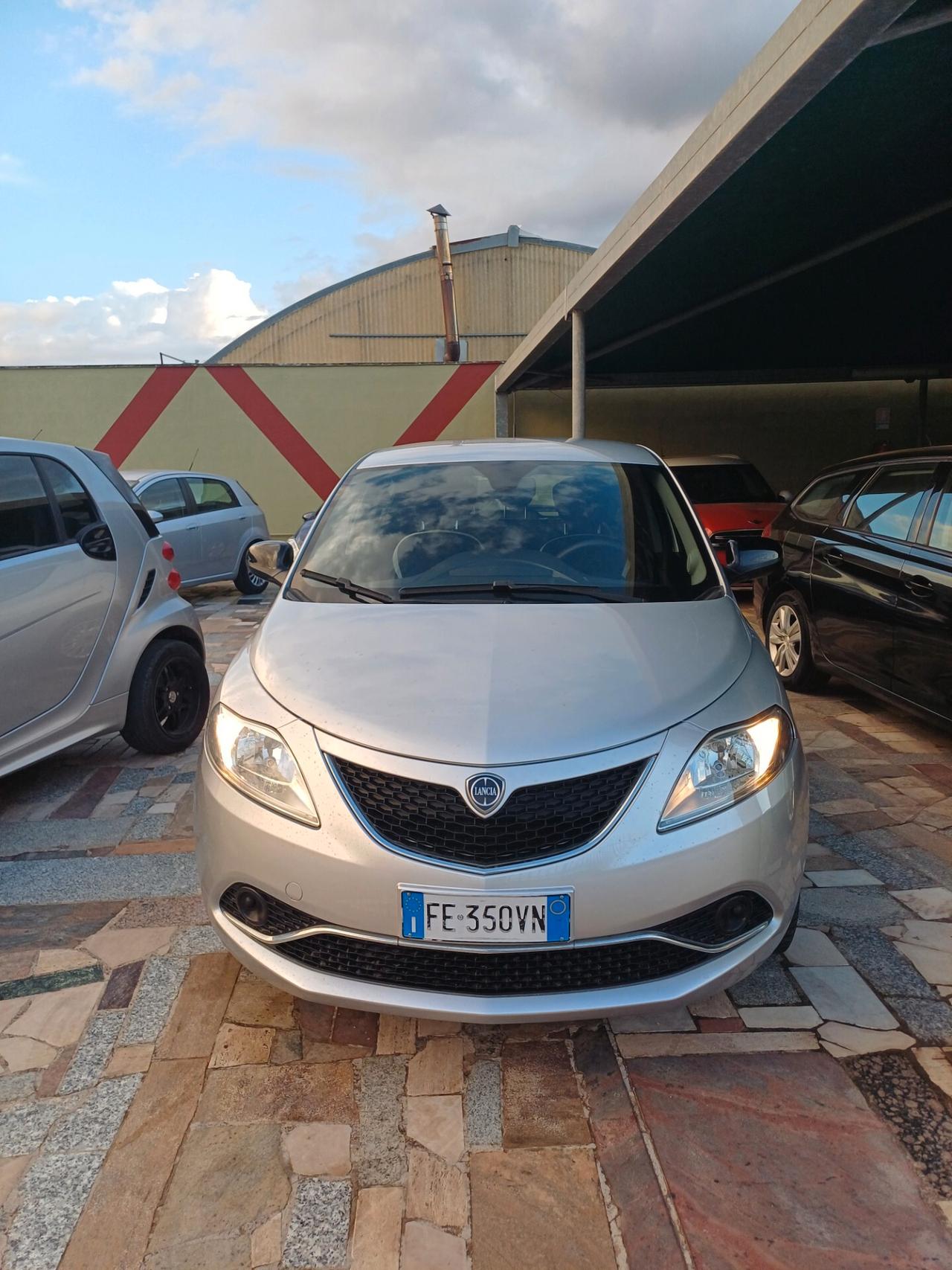 Lancia Ypsilon 1.2 69 CV 5 porte Gold