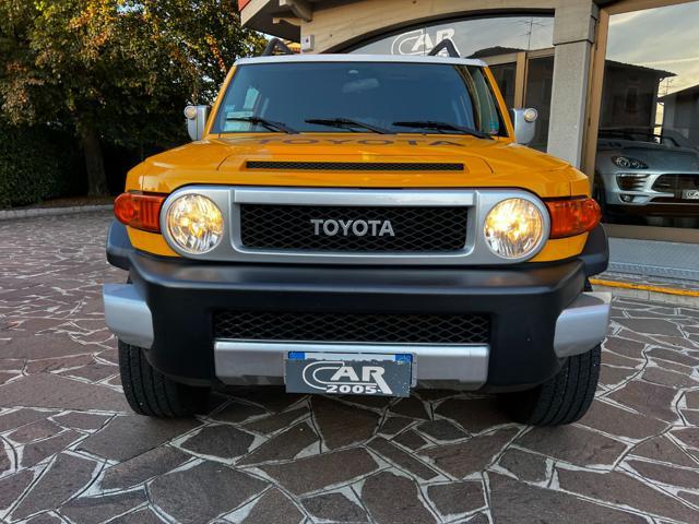 TOYOTA Land Cruiser FJ