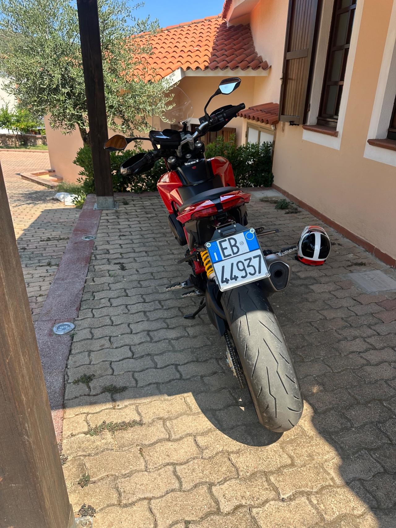 Ducati Hypermotard 821