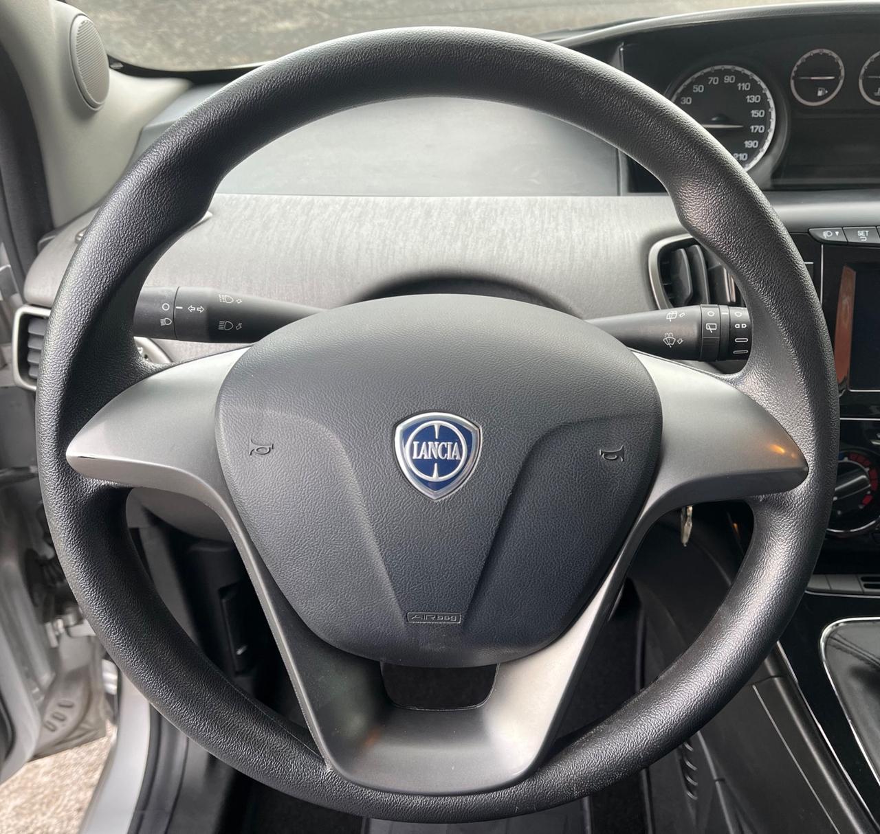 Lancia Ypsilon 1.2 69 CV5porte Silver-soloKm47500-
