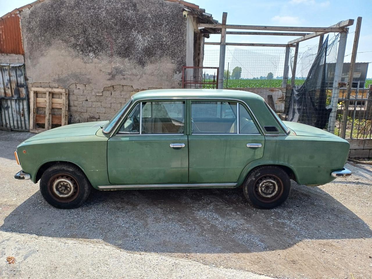 Fiat 124 Special berlina da restauro
