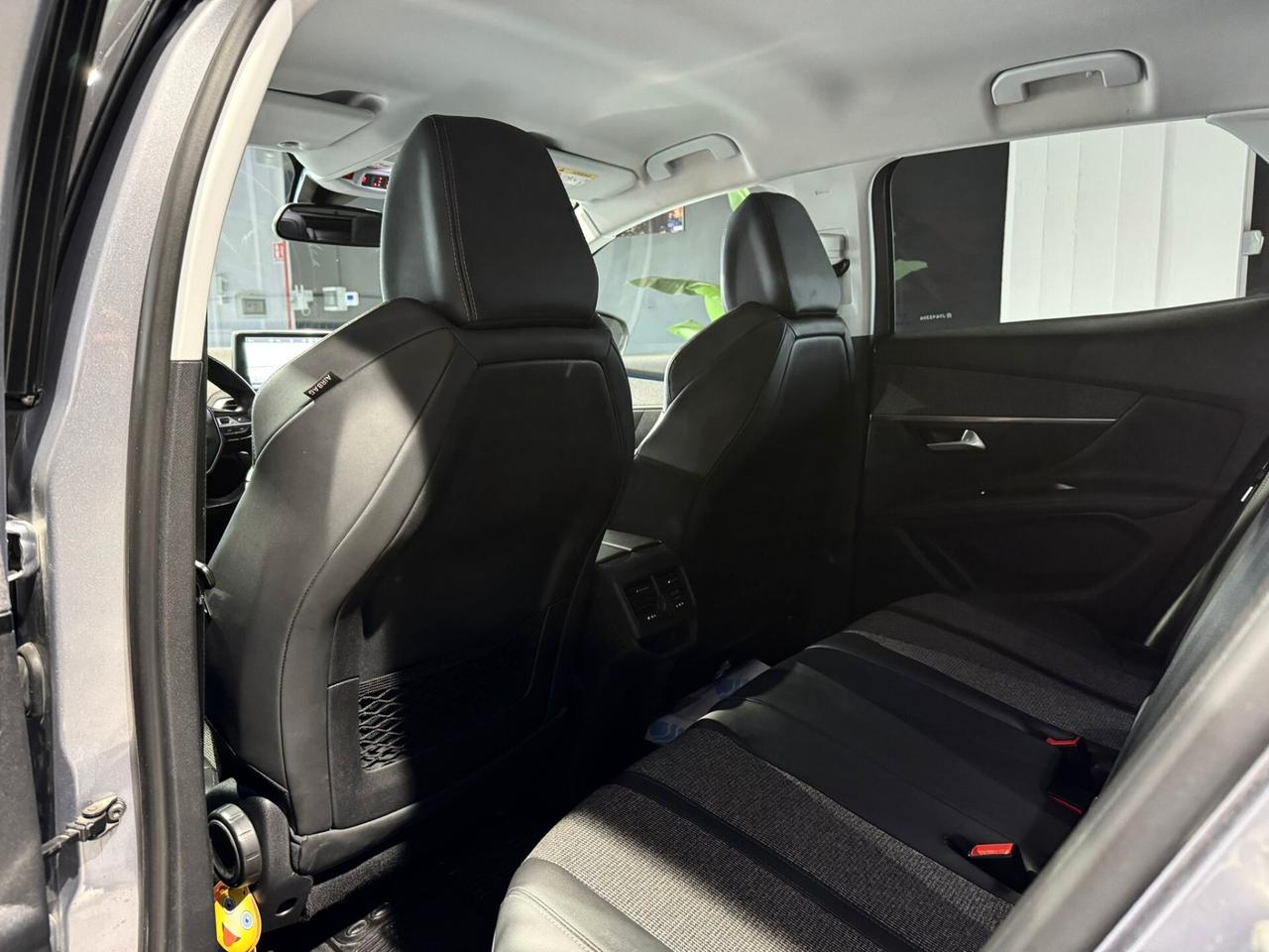 Peugeot 3008 BlueHDi 130 S&S Allure