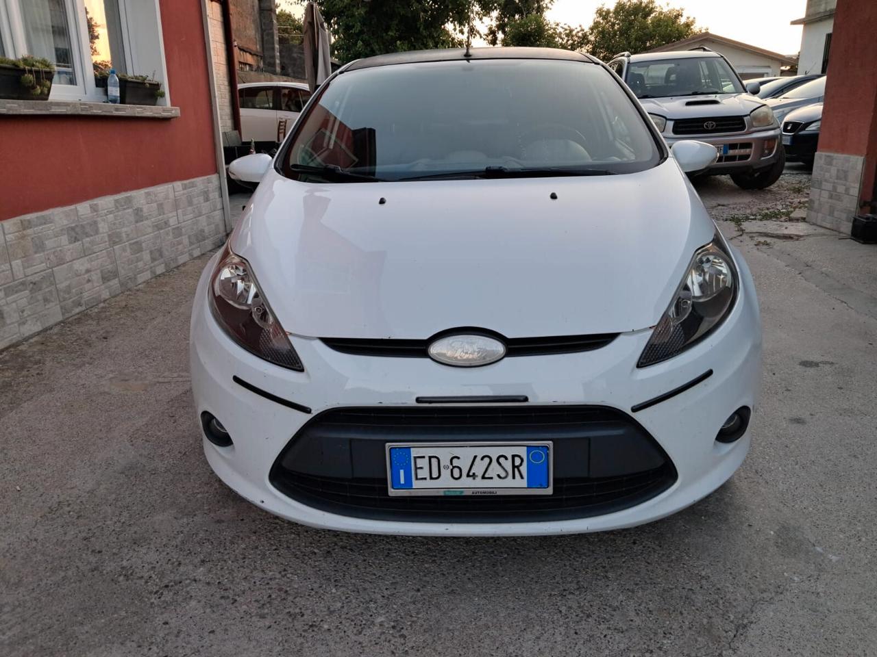Ford Fiesta 1.4 TDCi 5p. Titanium neopatentati