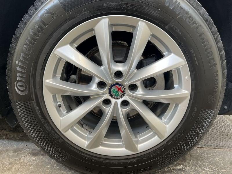 Alfa Romeo Stelvio 2.2 Turbodiesel 190 CV AT8 Q4 tua da 260,00 al mese