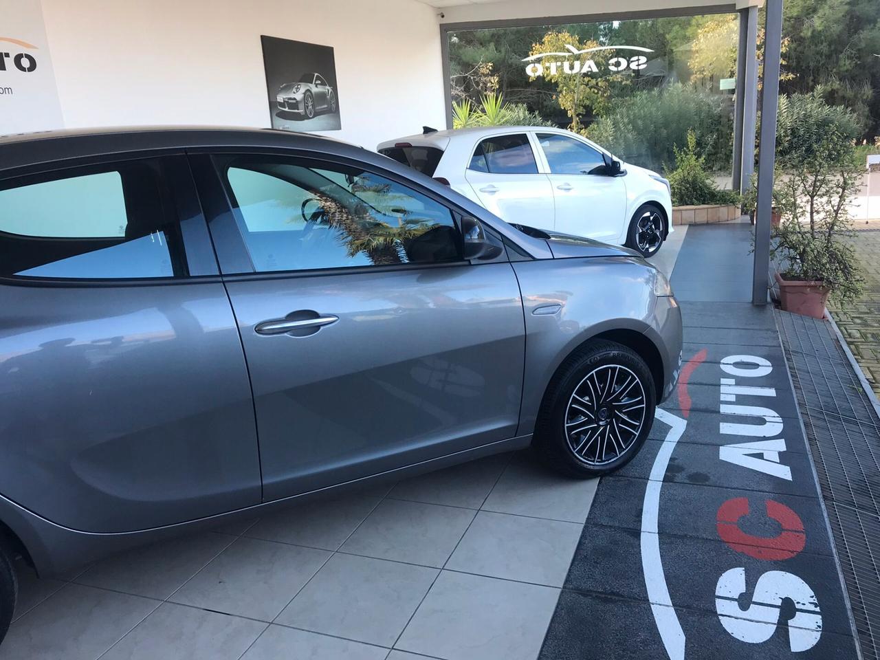 Lancia Ypsilon 1.0 FireFly 5 porte S&S Hybrid Ecochic Gold