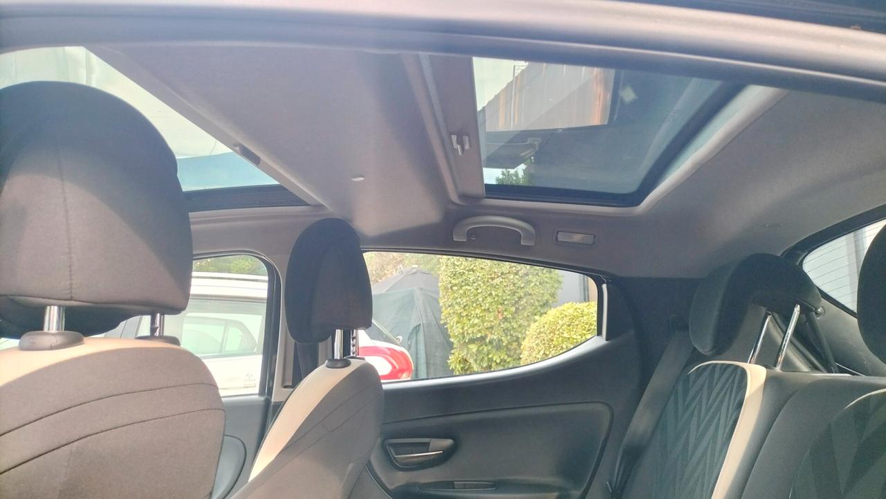 Lancia Ypsilon 1.2 DOPPIO TETTO NAVIGATORE PREZZO REALE