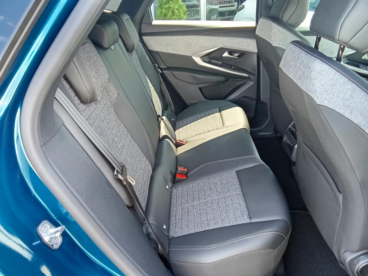 Peugeot 3008 Hybrid 145 e-DCS6 Allure Business
