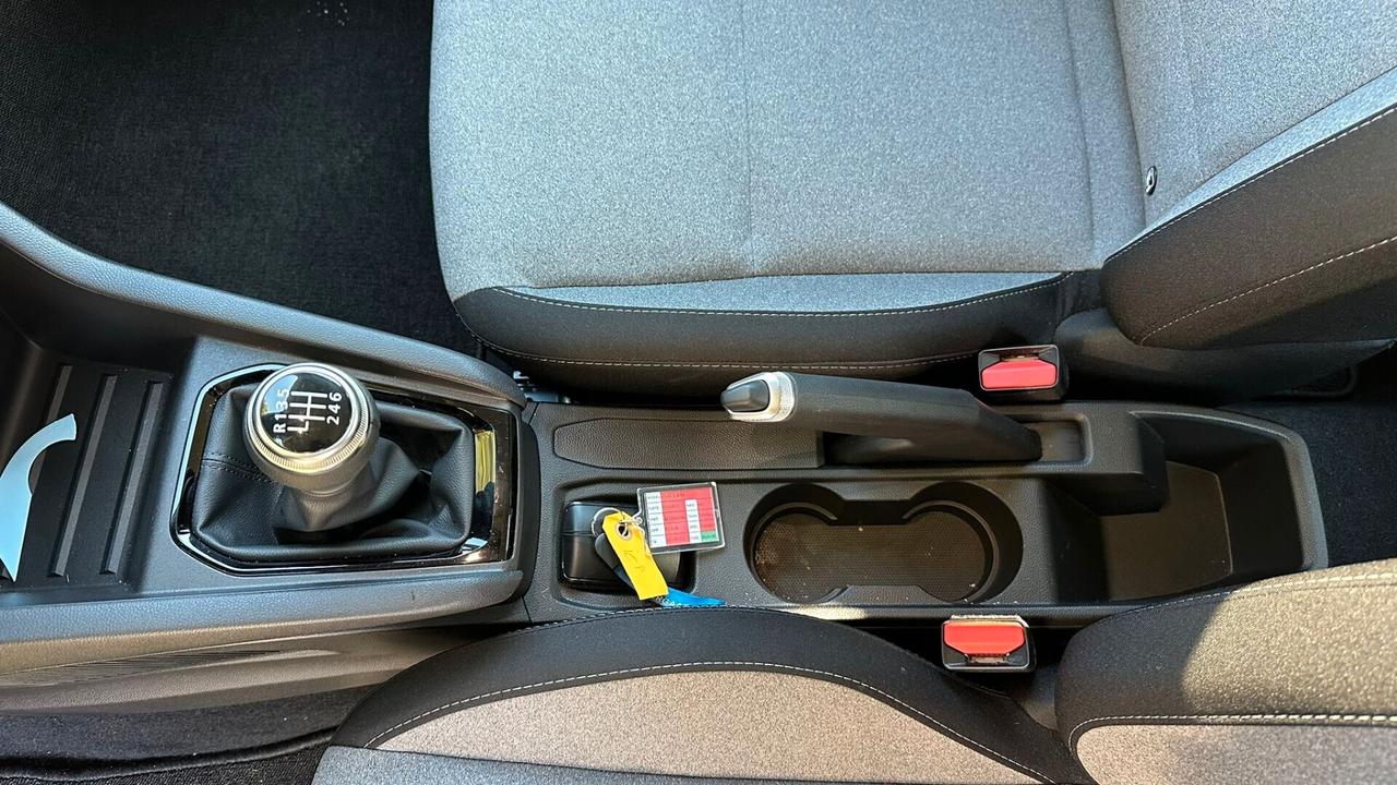 Renault Clio TCe 90 CV 5 porte Evolution 2025 solo 9.400KM LEGGI TESTO