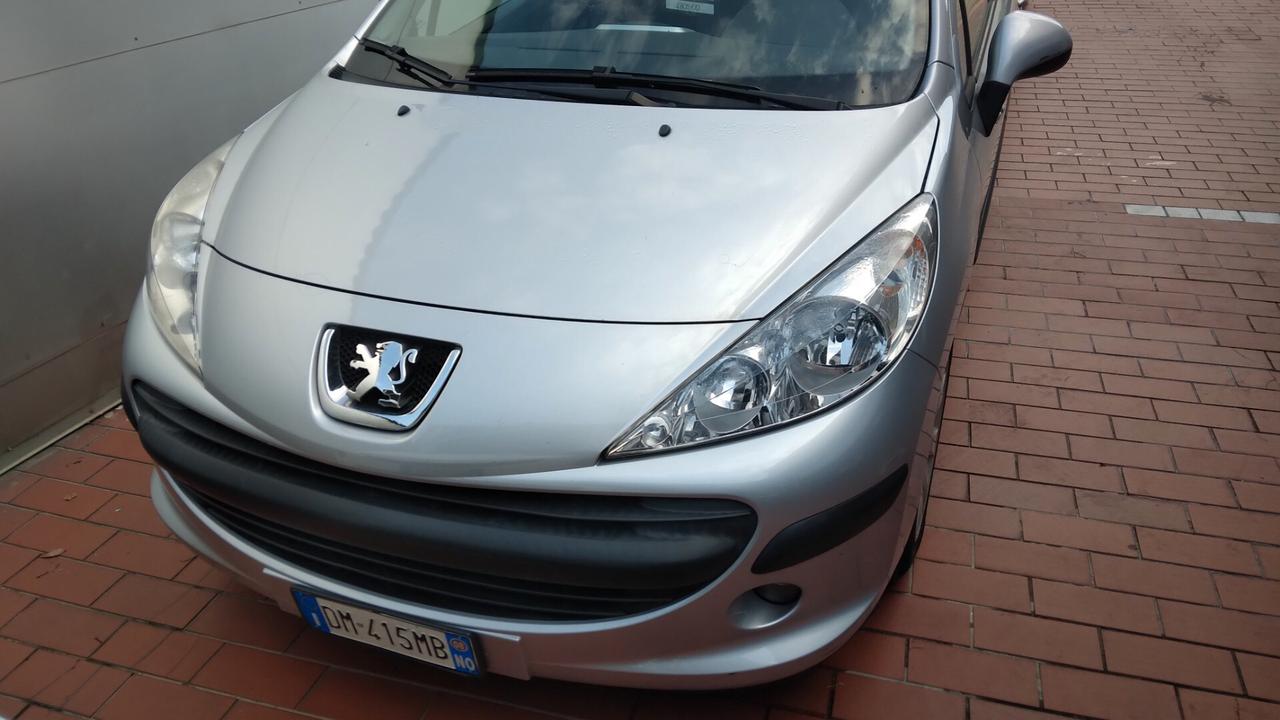 Peugeot 207 1.4 8V 75CV 5p. ONE Line