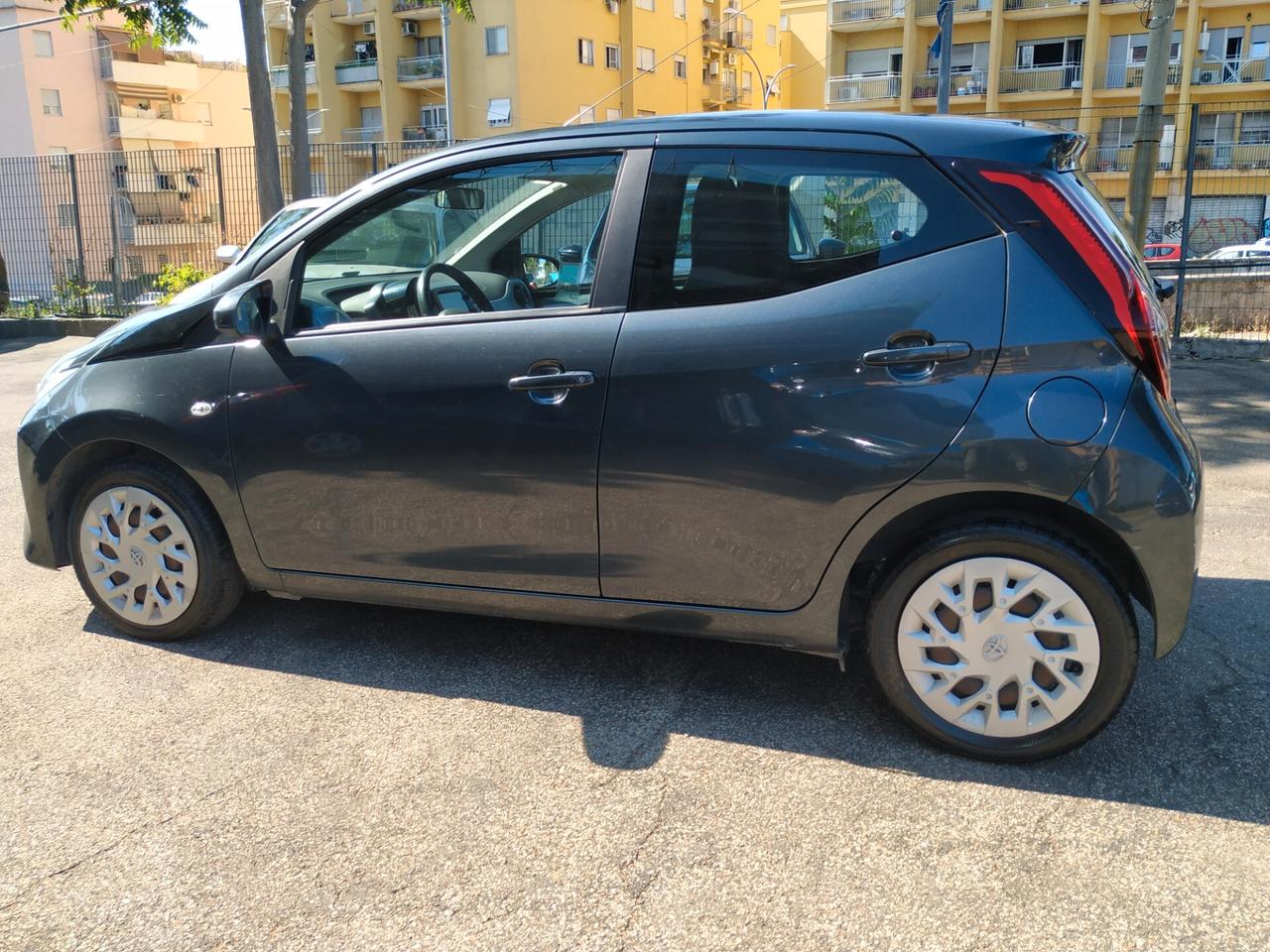 Toyota Aygo 1.0 VVT-i 69 CV 5 porte x-play TSS