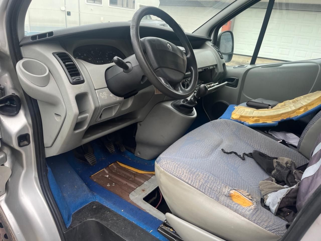 Renault Trafic 1.9 2004 9 posti cambio rotto