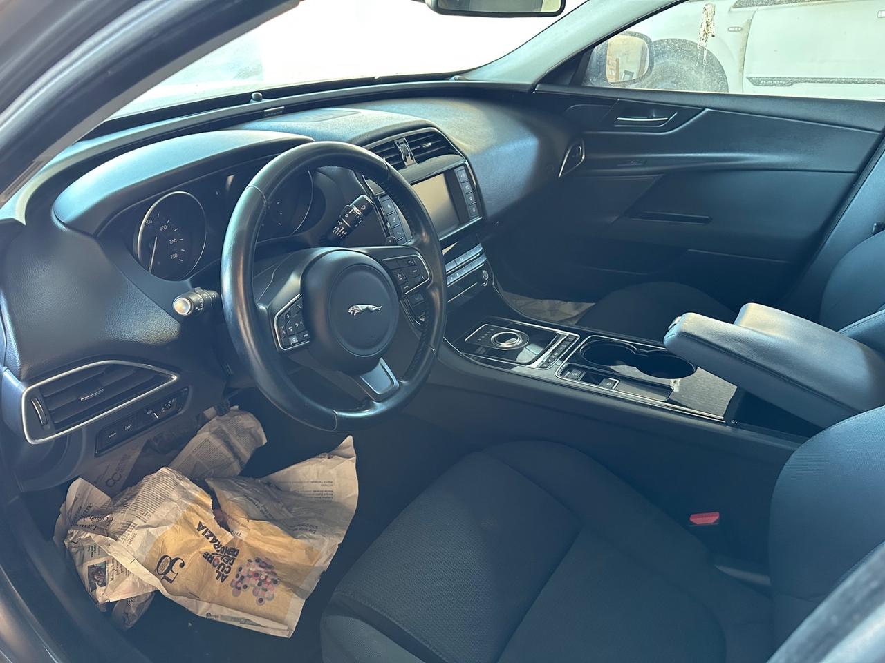 Jaguar XE 2.0 D Turbo Pure