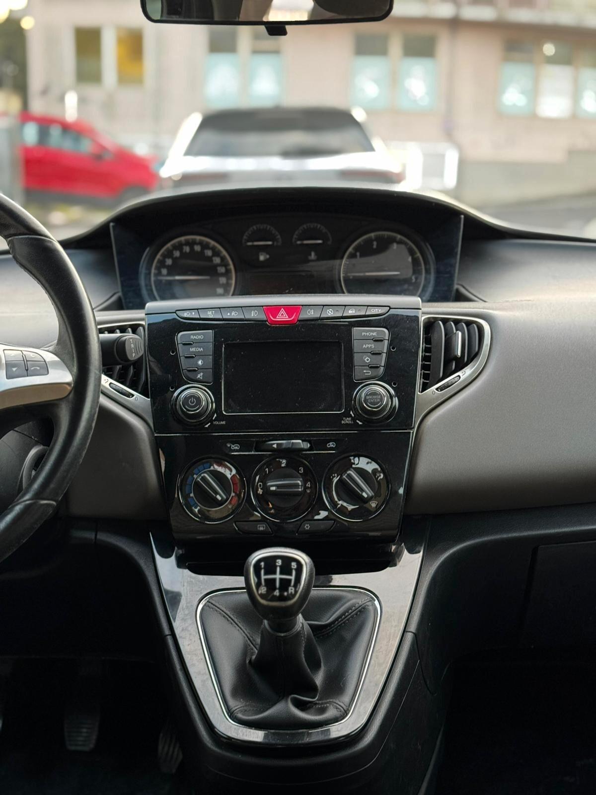 Lancia Ypsilon 1.3 MJT 16V 80 CV 5 porte S&S Platinum