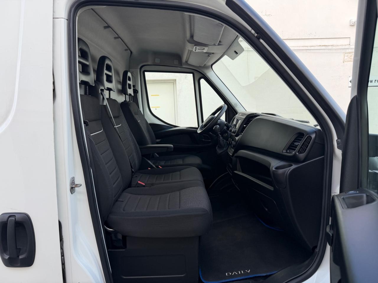 Iveco Daily 2.3 d 140 CV Passo Lungo - 2023