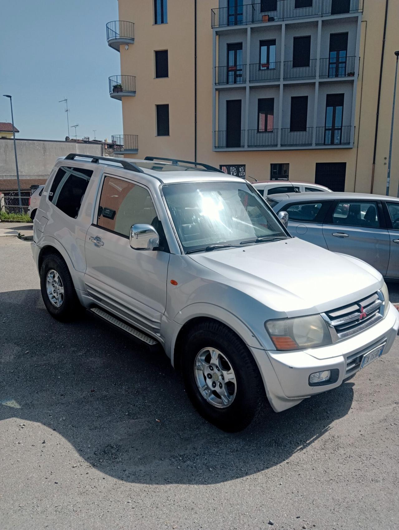 Mitsubishi Pajero 3.2 16V DI-D 3p. GLX Cambio Automatico