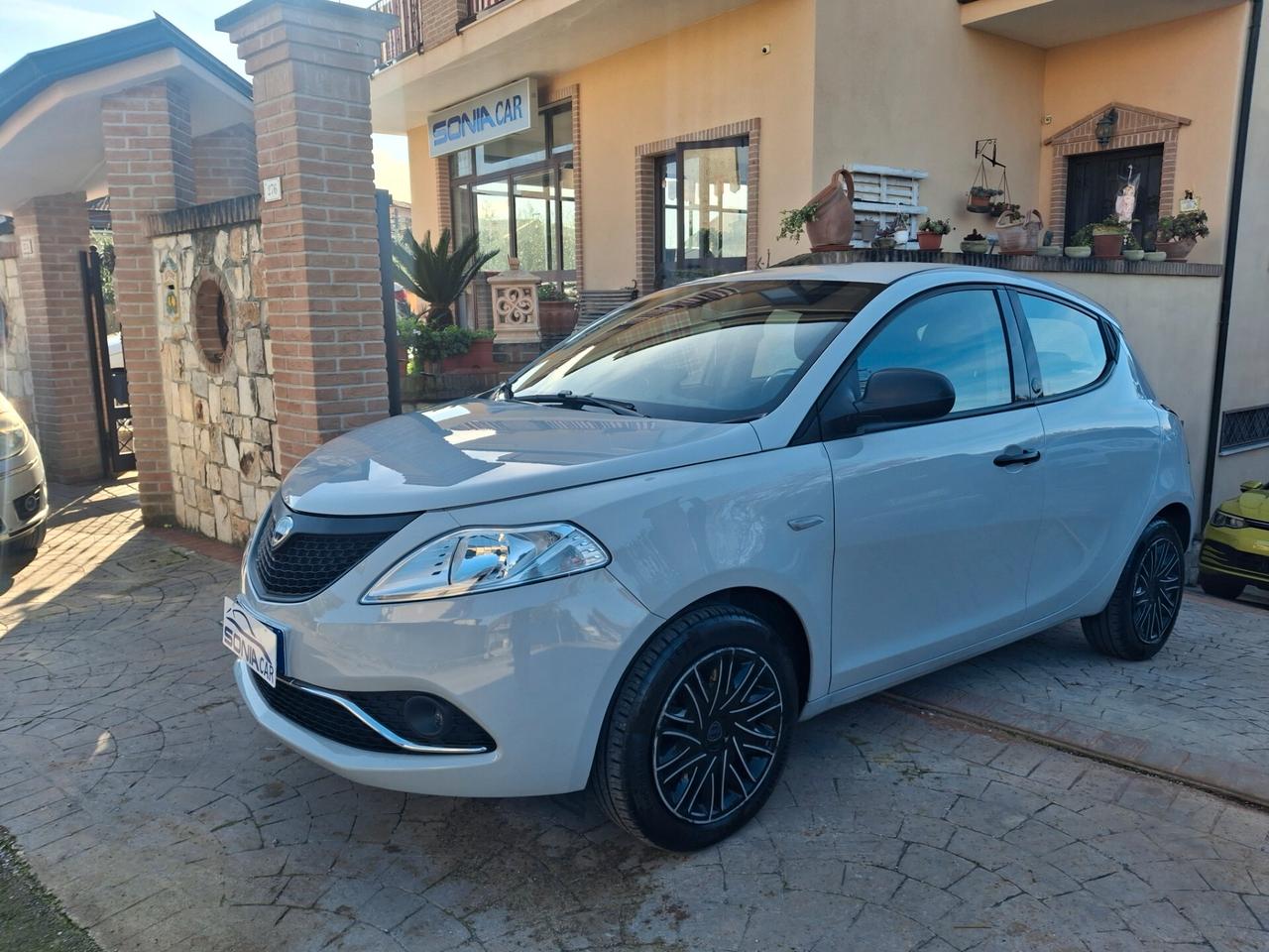 Lancia Ypsilon 1.2 69 CV 5 porte GPL Ecochic Gold neopatentati