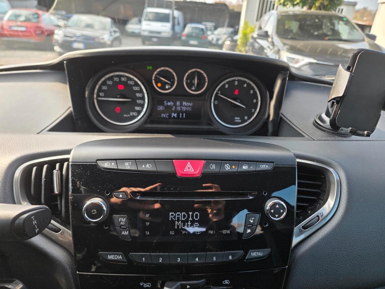 Lancia Ypsilon 1.2 69 CV 5 porte S&S Platinum